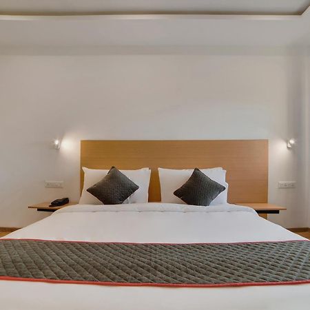 Townhouse Ss Aero Prime Hotel Shamshabad Exterior foto
