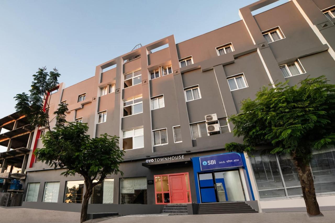 Townhouse Ss Aero Prime Hotel Shamshabad Exterior foto