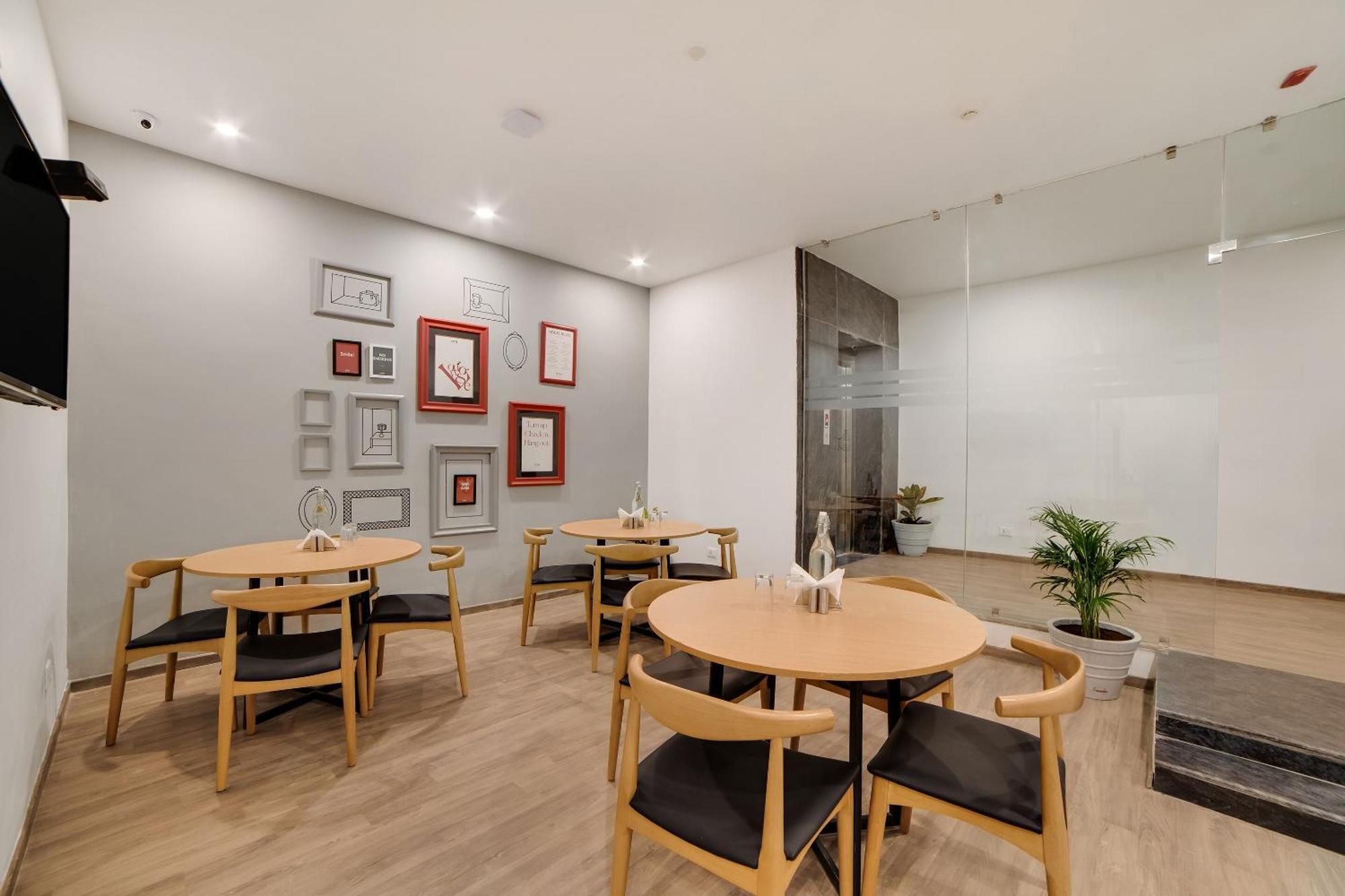 Townhouse Ss Aero Prime Hotel Shamshabad Exterior foto